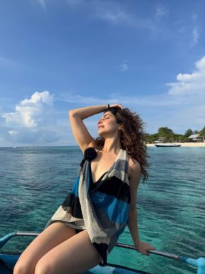 Simrithi Bathija Instagram - Delayed Bali dump, but worth revisiting 🌊🍹🌞

.

.

.

@rareclub.in 
#takemeback #bali #islandgirl #fyp #simrithibathija