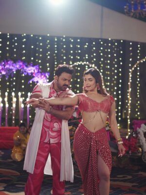 Simrithi Bathija Instagram - From set to screen 💥
‘Right Sali Pe Ba Jija Ka’ is OUT NOW 
Did you watch it? Tell me your thoughts👇🏻 
 
It was my pleasure to share the screen with Power-star @singhpawan999 🌟 

.

.

.

@shabbir_ahmed9 
@tserieshamaarbhojpuri 
@shilpi_raj_personal 

.

.

.

#bhojpuri #itemsong #pawansingh999 #simrithibathija #bts