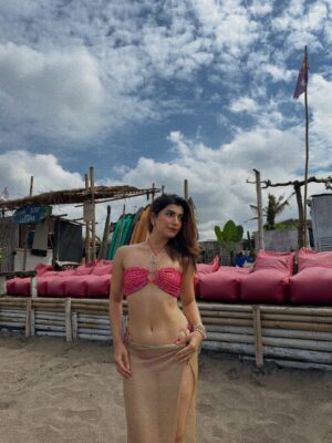 Simrithi Bathija Instagram - Delayed Bali dump, but worth revisiting 🌊🍹🌞

.

.

.

@rareclub.in 
#takemeback #bali #islandgirl #fyp #simrithibathija