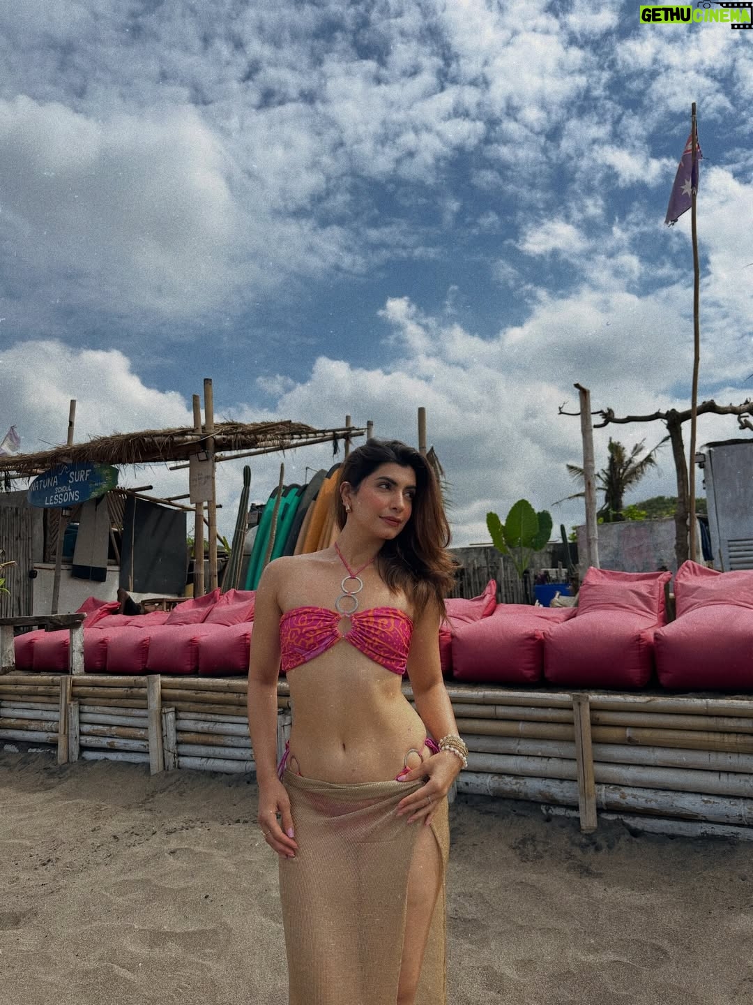 Simrithi Bathija - 9.2K Likes - Delayed Bali dump, but worth revisiting 🌊🍹🌞

.

.

.

@rareclub.in 
#takemeback #bali #islandgirl #fyp #simrithibathija