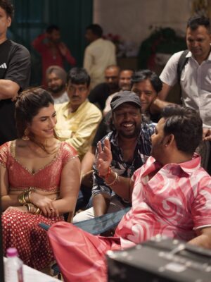 Simrithi Bathija Instagram - From set to screen 💥
‘Right Sali Pe Ba Jija Ka’ is OUT NOW 
Did you watch it? Tell me your thoughts👇🏻 
 
It was my pleasure to share the screen with Power-star @singhpawan999 🌟 

.

.

.

@shabbir_ahmed9 
@tserieshamaarbhojpuri 
@shilpi_raj_personal 

.

.

.

#bhojpuri #itemsong #pawansingh999 #simrithibathija #bts