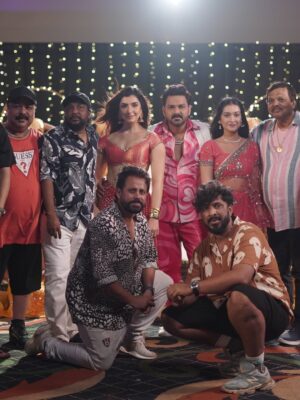 Simrithi Bathija Instagram - From set to screen 💥
‘Right Sali Pe Ba Jija Ka’ is OUT NOW 
Did you watch it? Tell me your thoughts👇🏻 
 
It was my pleasure to share the screen with Power-star @singhpawan999 🌟 

.

.

.

@shabbir_ahmed9 
@tserieshamaarbhojpuri 
@shilpi_raj_personal 

.

.

.

#bhojpuri #itemsong #pawansingh999 #simrithibathija #bts
