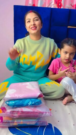 Sippy Mondal Instagram - Winter outfit lene ke liye comment me link ya pp type kre.
.
.
#reels #viral #meeshofinds