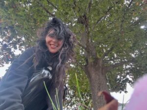 Sirah Instagram - Hug a 🌳