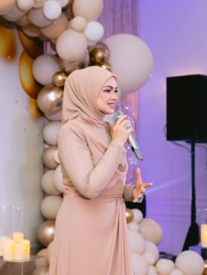 Siti Nurhaliza Instagram - Majlis Sambutan Ulangtahun ke-47 Dato' Sri Siti Nurhaliza & Apresiasi Media.

Anjuran: @snlegacysb 
Lokasi: @forestvalleyhall Monstera Hall
Katering: @zai.srigemilang 
Dekorasi: @rajanurul_wedding 
Pencuci Mulut: @ct_dessertcakes 
Goodies: @snlegacysb 
Hadiah cabutan bertuah: @airasia @cuckoo_official @universalmusic_my @officialsimplysiti @afiyabysitinurhaliza 
Emcee: @sudyrtahir 
👗 @ashraffzainal 
💄 @epie_temerloh 
📸 @amrulsykr_ 
📹 @bangsawanpictures