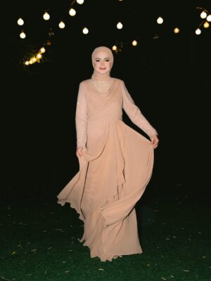 Siti Nurhaliza Instagram - Majlis Sambutan Ulangtahun ke-47 Dato' Sri Siti Nurhaliza & Apresiasi Media.

Anjuran: @snlegacysb 
Lokasi: @forestvalleyhall Monstera Hall
Katering: @zai.srigemilang 
Dekorasi: @rajanurul_wedding 
Pencuci Mulut: @ct_dessertcakes 
Goodies: @snlegacysb 
Hadiah cabutan bertuah: @airasia @cuckoo_official @universalmusic_my @officialsimplysiti @afiyabysitinurhaliza 
Emcee: @sudyrtahir 
👗 @ashraffzainal 
💄 @epie_temerloh 
📸 @amrulsykr_ 
📹 @bangsawanpictures