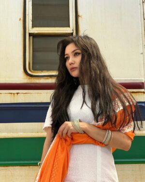 Sitora Alimjanova Instagram - Zara Hayat Khan 🌼
