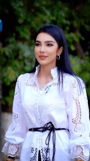Sitora Farmonova Instagram - «Влюбиться можно в красоту, но полюбить – лишь только душу!»
