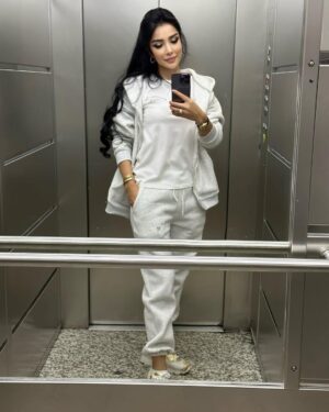 Sitora Farmonova Instagram - Не обязательно жить, но обязательно жить счастливо💜