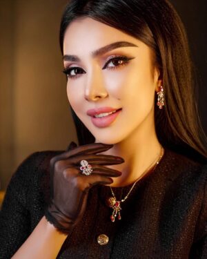 Sitora Farmonova Instagram - Если Вы хотите, чтобы жизнь улыбалась Вам, подарите ей сначала свое хорошее настроение.❤️🕊️
@feruzasunnatovna