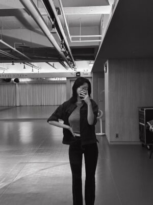Siyoon Instagram - 🪞🤳🏻🤍🫧