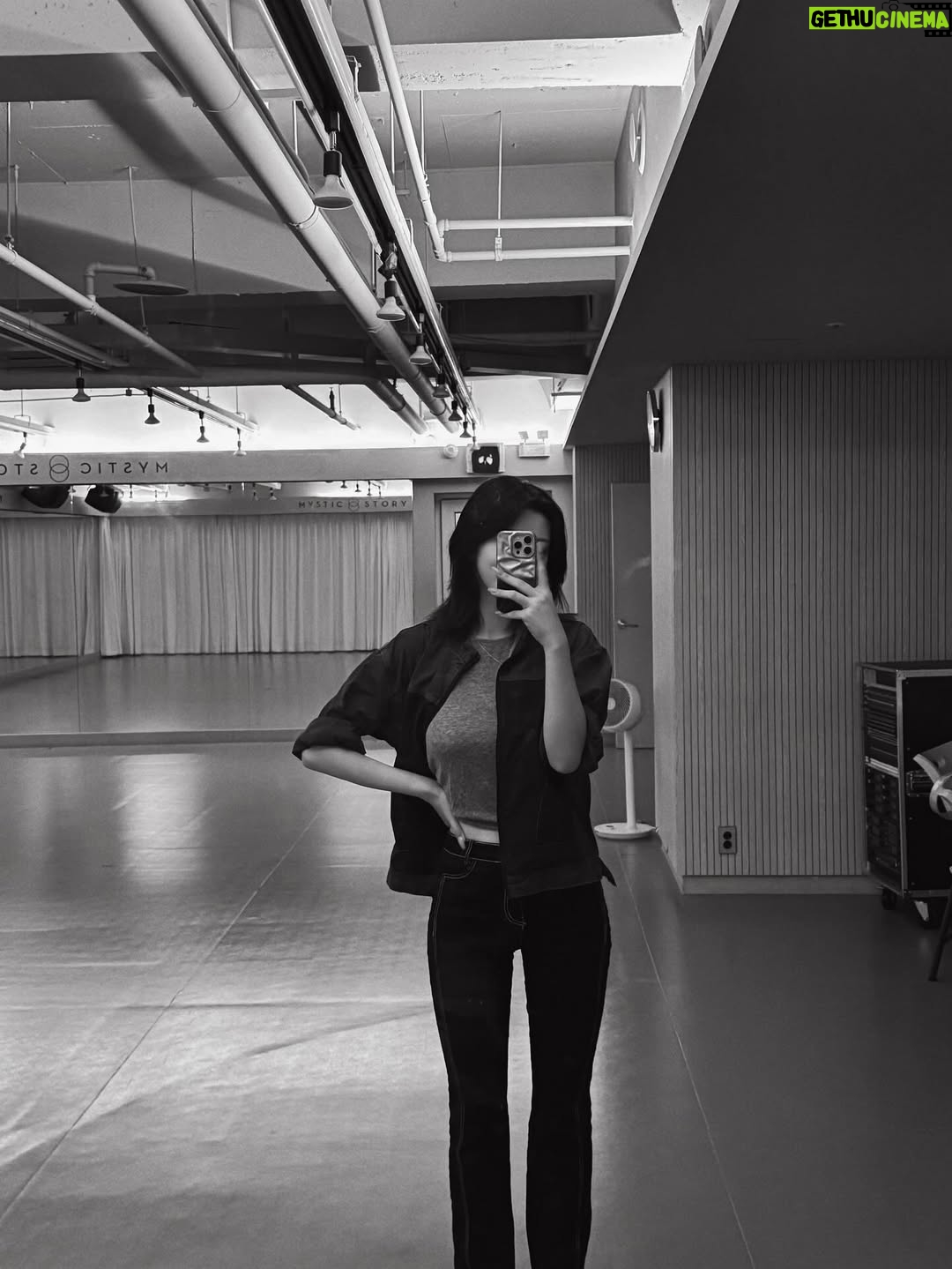 Siyoon - 26.2K Likes - 🪞🤳🏻🤍🫧