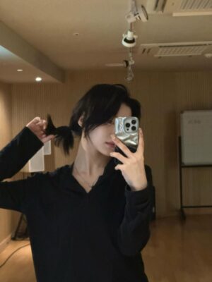 Siyoon Instagram - 🪞🤳🏻🤍🫧