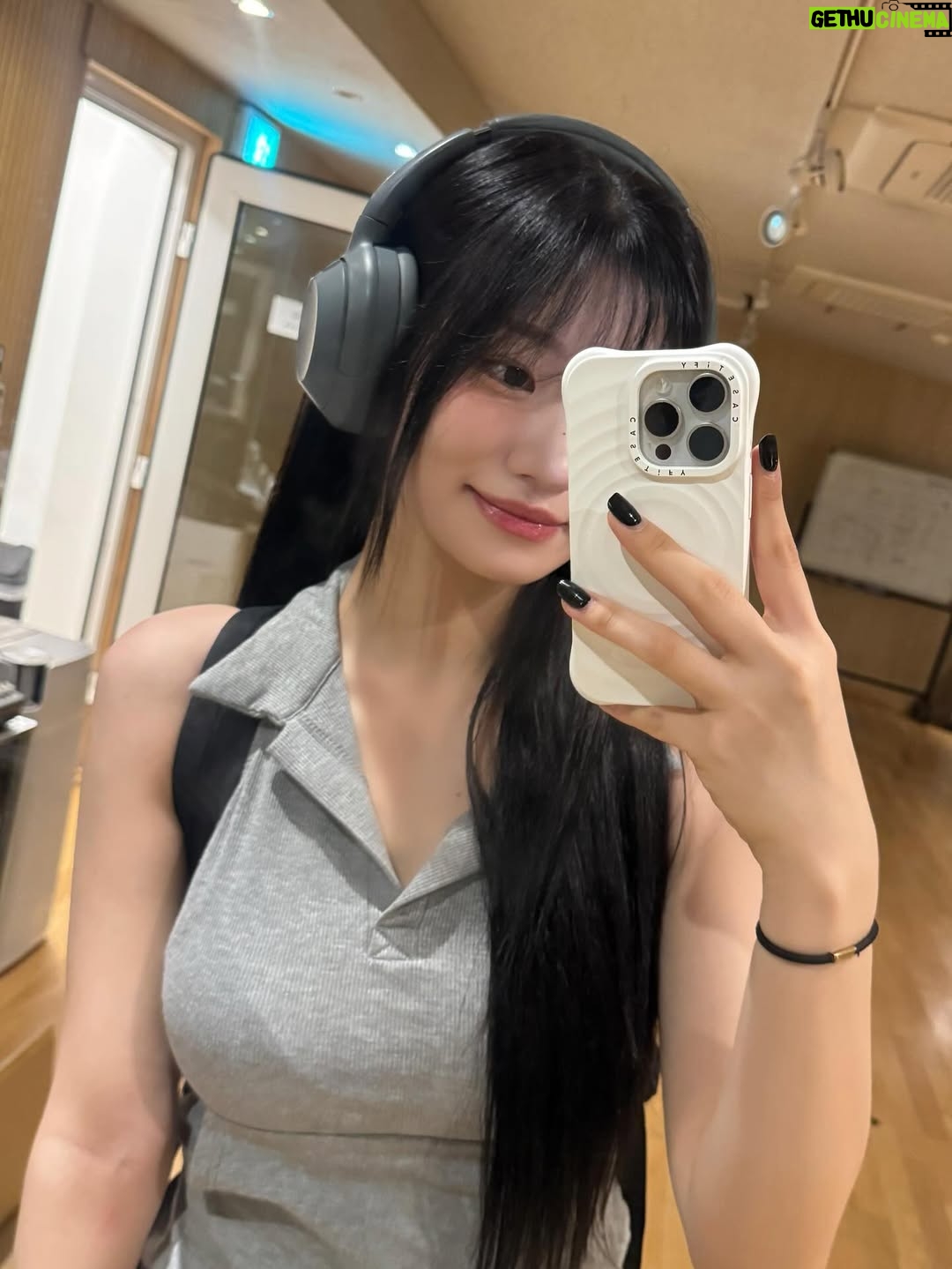 Siyoon - 26.2K Likes - 🪞🤳🏻🤍🫧