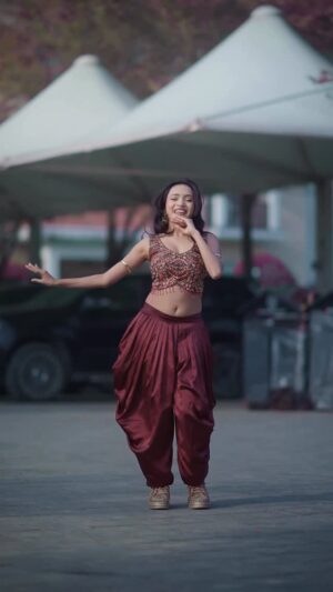 Sneha Savita Instagram - Mai Yuhi Muskraungiāŗļøā„ļø
Dc: @my_name_is_govind_ š
#dance #explore #trending #viral #explorepage