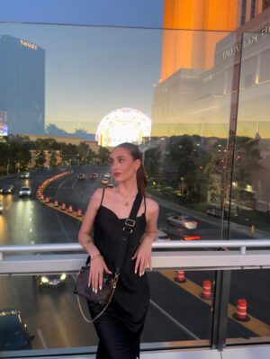 Sofía Carrera Instagram - vegas babyy 💛