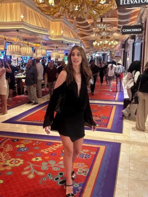 Sofía Carrera Instagram - vegas babyy 💛