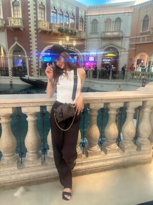 Sofía Carrera Instagram - vegas babyy 💛