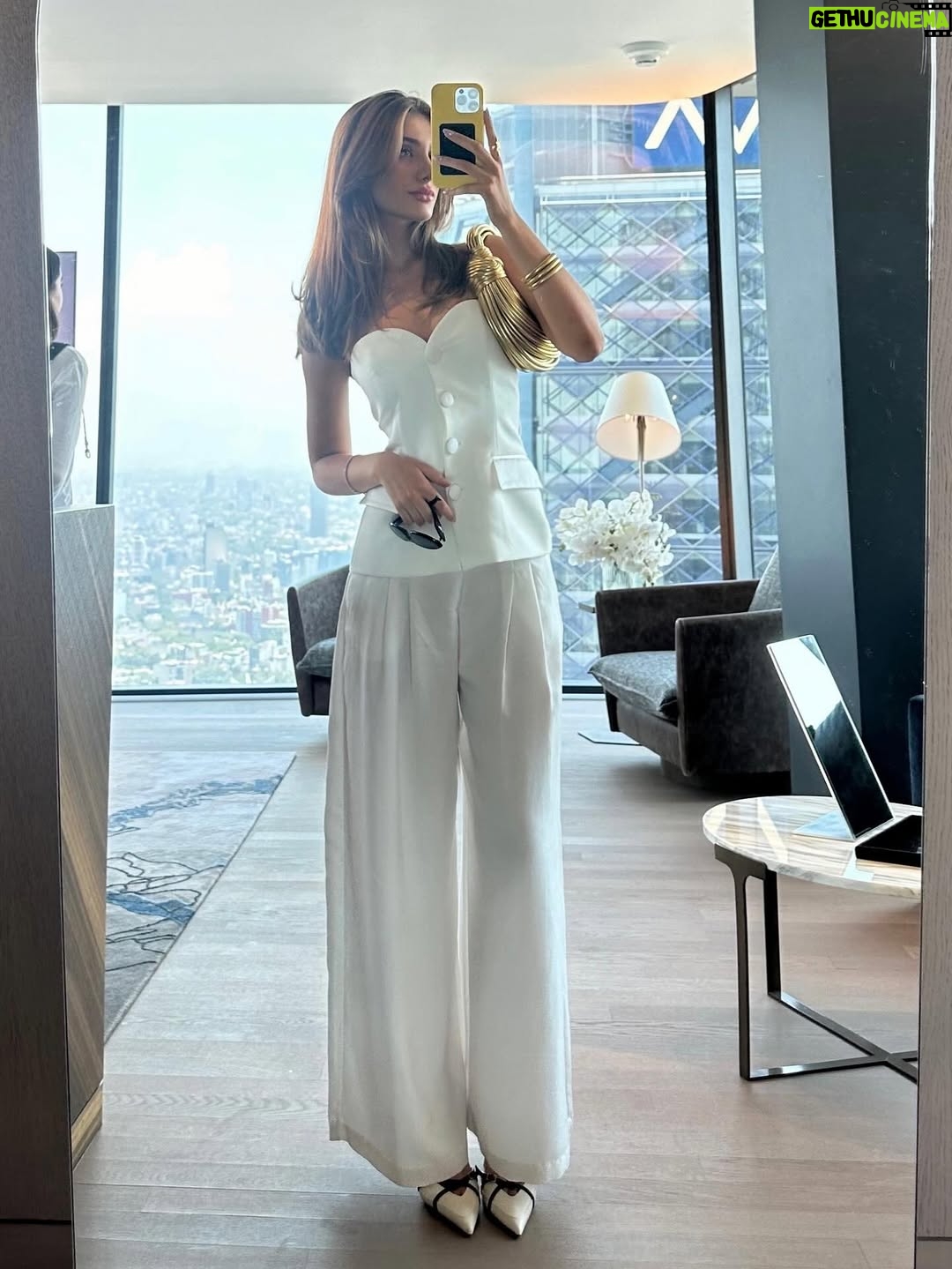 Sofía Carrera - 5.9K Likes - Prada Fine Jewelry 💎 @prada 
.
.
.
.
.
.
.
.
.
.
.
.
#prada #finejewelry #diamonds #luxury #spark #model #artist #singer #actress