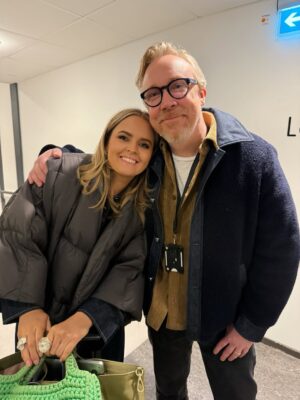 Sofia Dalén Instagram - fick träffa min idol för andra gången!!! första gången när han skrev på min kind i huskvarna folkets park 2006 och andra gången i på spåret ❤️ vilken ynnest!