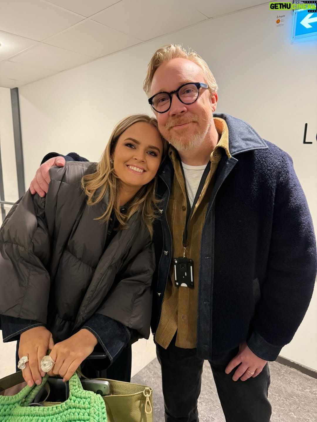 Sofia Dalén - 12.7K Likes - fick träffa min idol för andra gången!!! första gången när han skrev på min kind i huskvarna folkets park 2006 och andra gången i på spåret ❤️ vilken ynnest!