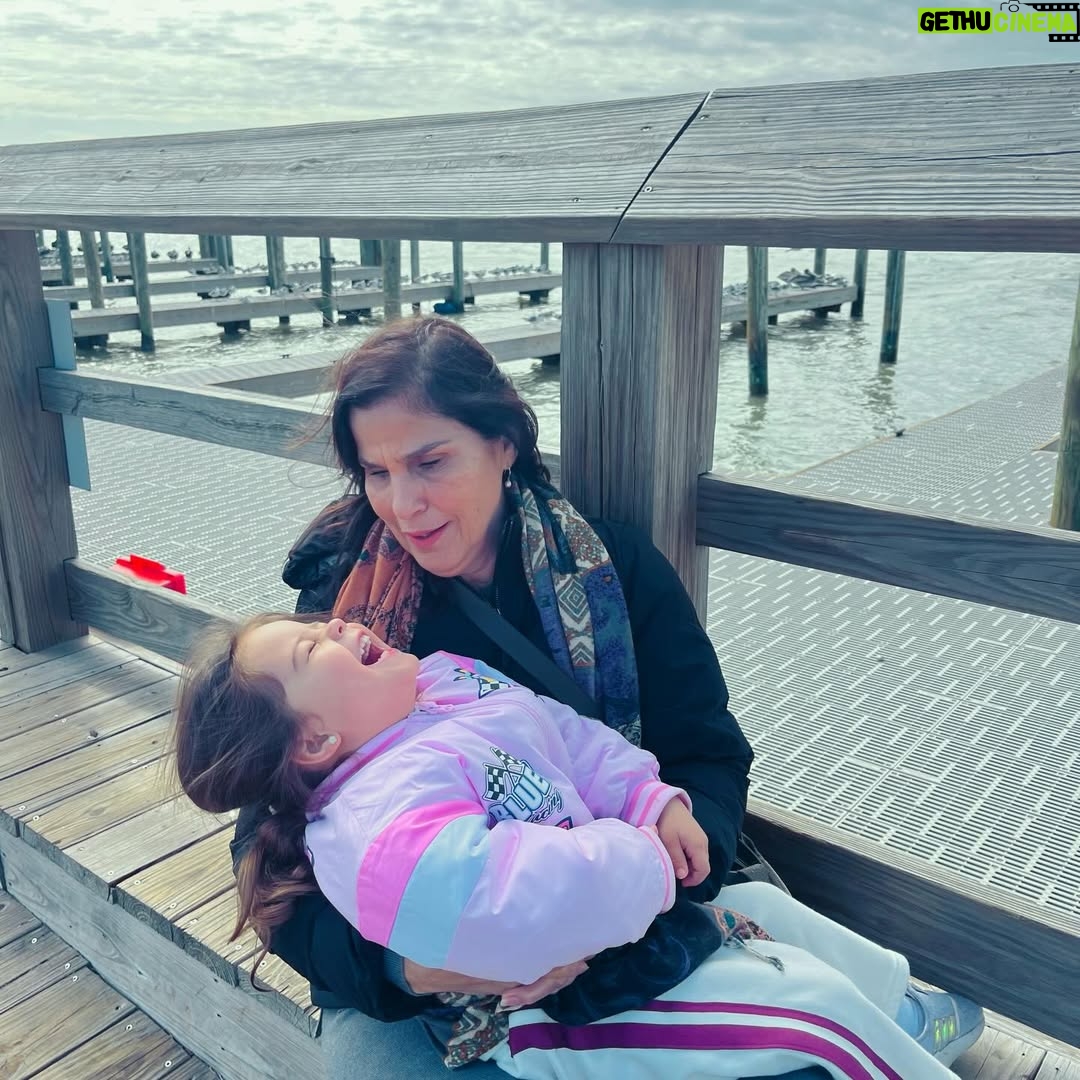 Sofía Garza - 4K Likes - 🌴 S.P.I 🌴

1. Olivia, Mamá y Bebé
2. 🎆 
3. Maji y Oli
4. Daddy and Oli time
5. 😂
6. Las primas
7. ☀️ 
8. La abuela y el mar
