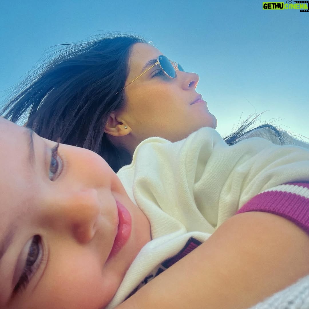 Sofía Garza - 4K Likes - 🌴 S.P.I 🌴

1. Olivia, Mamá y Bebé
2. 🎆 
3. Maji y Oli
4. Daddy and Oli time
5. 😂
6. Las primas
7. ☀️ 
8. La abuela y el mar