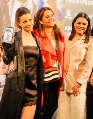 Sofia Grillo Instagram - .
Ontem foi dia de apresentação do “ Amor à Prova” 🎬 na bela cidade do Montijo.
.
.
#amoraprova 
#amoraprovatvi 
#apresentacaoestreia
#montijo 
#gettoghether 

📷: @marianalokelani