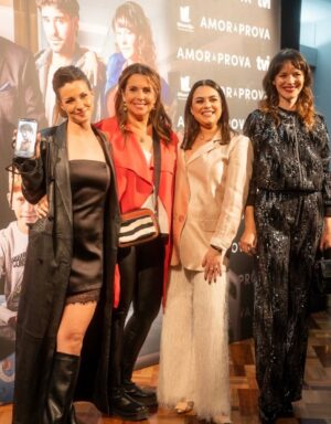 Sofia Grillo Instagram - .
Ontem foi dia de apresentação do “ Amor à Prova” 🎬 na bela cidade do Montijo.
.
.
#amoraprova 
#amoraprovatvi 
#apresentacaoestreia
#montijo 
#gettoghether 

📷: @marianalokelani