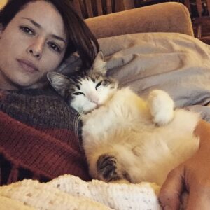 Sofía Lama Instagram - No me gustan los trenes, pero en este si me subo porque el 2016 fue muy especial, fue cuando agarré mis maletas y mis gatos y me fui sola a vivir a Los Ángeles, sin saber lo mucho que cambiaría mi vida, lo mucho que iba a aprender y a recorrer….