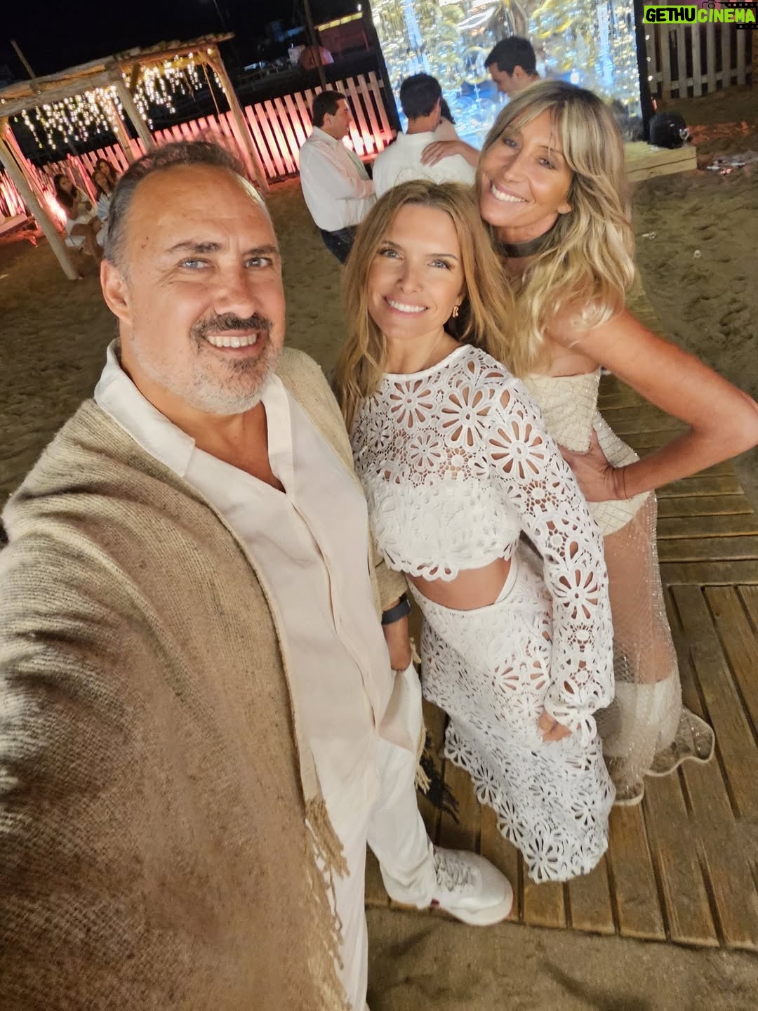 Sofía Zámolo - 2.8K Likes - Un año más invitada por @mercedesbenzcamionesybuses_arg @mercedesbenzarg a la mejor fiesta del verano ✨🤍 
@charlyroncopr 
@ls_loly 
@iman_official 
St @natcecchinato