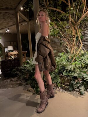 Sofía Zámolo Instagram - Sueño de una noche de verano 🌒
👗 @shibinda
🧥 @mulher.oficial
👢 @pinotnoirbuenosaires
✨ St @natcecchinato
@ls_loly