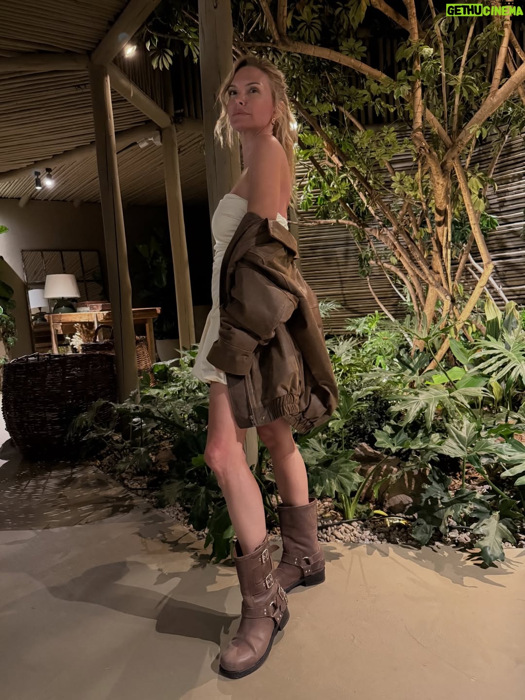 Sofía Zámolo - 2K Likes - Sueño de una noche de verano 🌒 

👗 @shibinda 
🧥 @mulher.oficial 
👢 @pinotnoirbuenosaires 
✨ St @natcecchinato 
@ls_loly