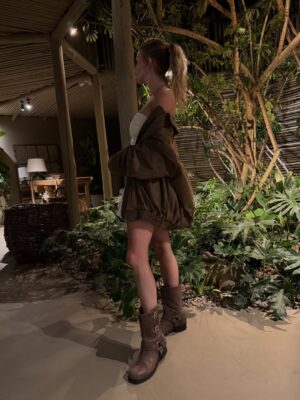 Sofía Zámolo Instagram - Sueño de una noche de verano 🌒
👗 @shibinda
🧥 @mulher.oficial
👢 @pinotnoirbuenosaires
✨ St @natcecchinato
@ls_loly