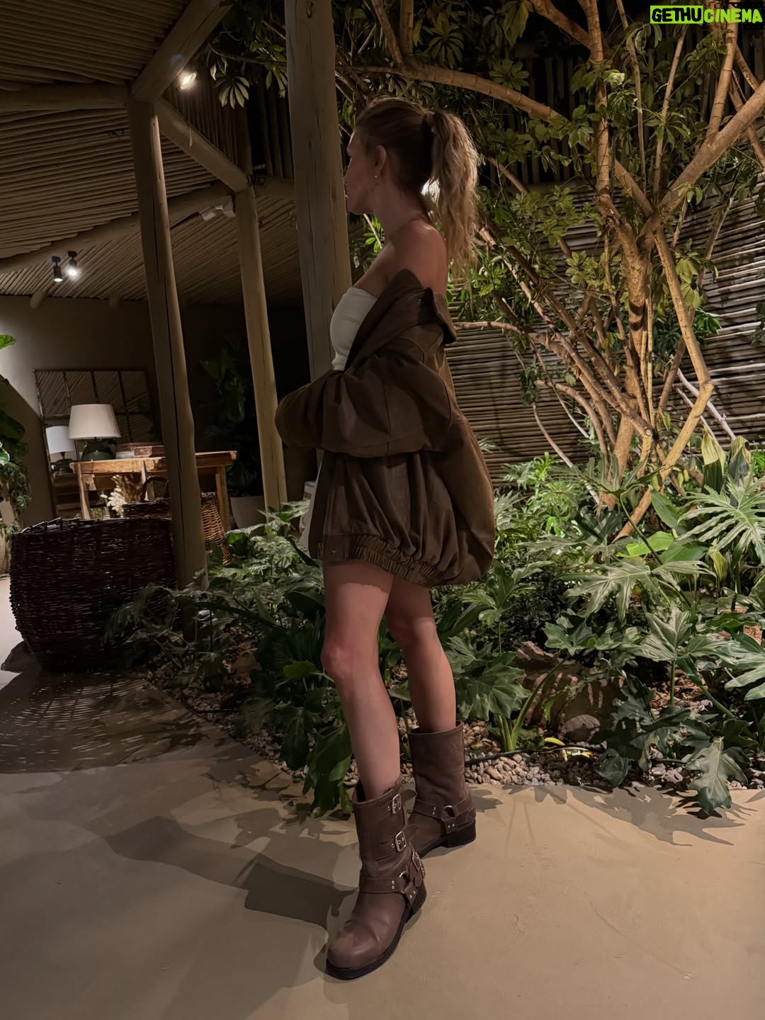 Sofía Zámolo - 2K Likes - Sueño de una noche de verano 🌒 

👗 @shibinda 
🧥 @mulher.oficial 
👢 @pinotnoirbuenosaires 
✨ St @natcecchinato 
@ls_loly