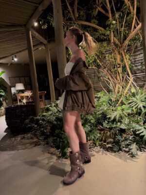 Sofía Zámolo Instagram - Sueño de una noche de verano 🌒
👗 @shibinda
🧥 @mulher.oficial
👢 @pinotnoirbuenosaires
✨ St @natcecchinato
@ls_loly