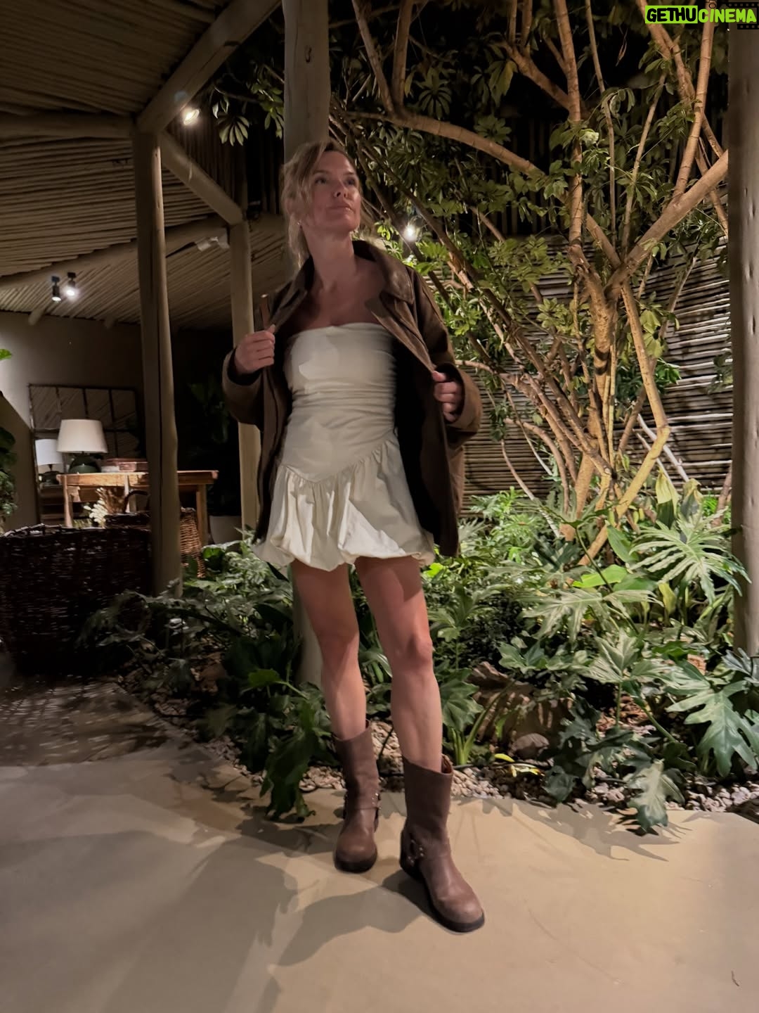 Sofía Zámolo - 2K Likes - Sueño de una noche de verano 🌒 

👗 @shibinda 
🧥 @mulher.oficial 
👢 @pinotnoirbuenosaires 
✨ St @natcecchinato 
@ls_loly