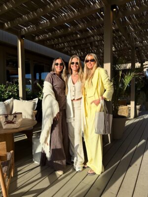 Sofía Zámolo Instagram - Endless Summer ☀️🏖️🧉💦🫦👙PDE
