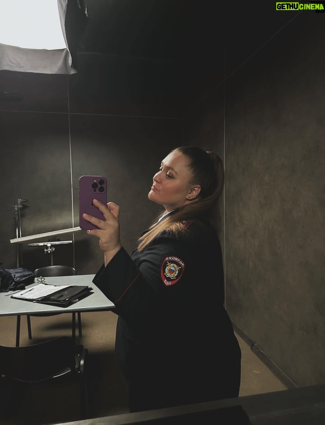 Sofya Zaika - 4.2K Likes - Друзья !!! На @tvc_russia выходят новые серии « Абонемента на расследование » . Новые расследования , новые истории , новые герои !!! Очень насыщенные съемки , очень эмоциональные смены !! 😂 вот немного закулисья съемочного процесса . Буду с волнением и трепетом смотреть ) ура 🥳 
Гликерия Давыдова на @tvc_russia !! 👏🏽
__
#абонементнарасследование #премьера #твц #гликериядавыдова