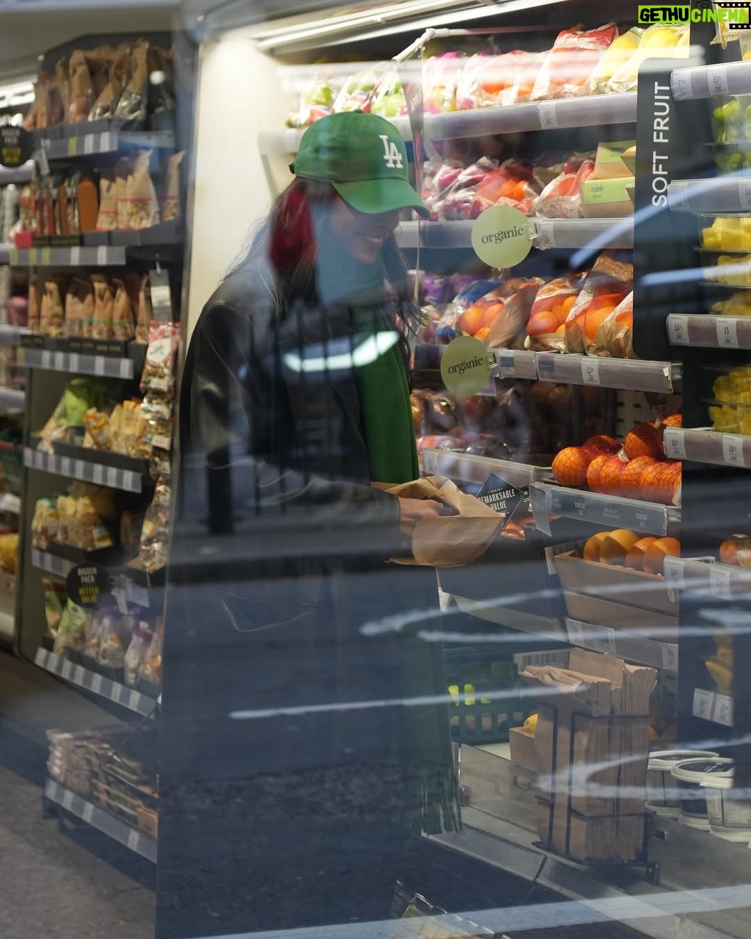 Sogand - 319.4K Likes - در حقیقت ما گناهکار نبودیم، 
پنجره های شما کثیف بود، 
به هر کسی که نگاه کردید، تهمت زدید.