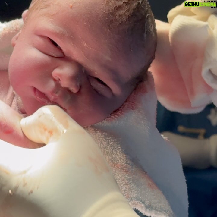Sol Pérez - 620.5K Likes - Bienvenido Marco 🥹 te amo con toda mi vida. 
 
Nació el 4/04/2025 
Hora 13.41 
Peso 3.530 

@marcomazzoni_ok