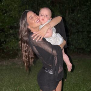 Sol Pérez Instagram - 2025 gracias por TANTO ! 
En Abril conocí al amor de mi vida. Descubrí que lo que mejor me sale hacer es ser mamá. Tengo un hijo que es más de lo que siempre soñé, no puedo explicar lo que siento desde que llegó a nuestras vidas. 
Y a vos @guidotmazzoni te amo, sos mi mejor equipo, mi gran compañero y el mejor papá de este mundo. Cada día te admiro más ♥️ 
2026 sé que vas a venir lleno de cosas buenas. 
Les deseo a todos un muy lindo año… les doy las gracias por estar del otro lado acompañando. Me encanta leerlos y que compartamos este camino hermoso que es la vida ♥️🥹 ! 

FELIZ AÑO 🎊