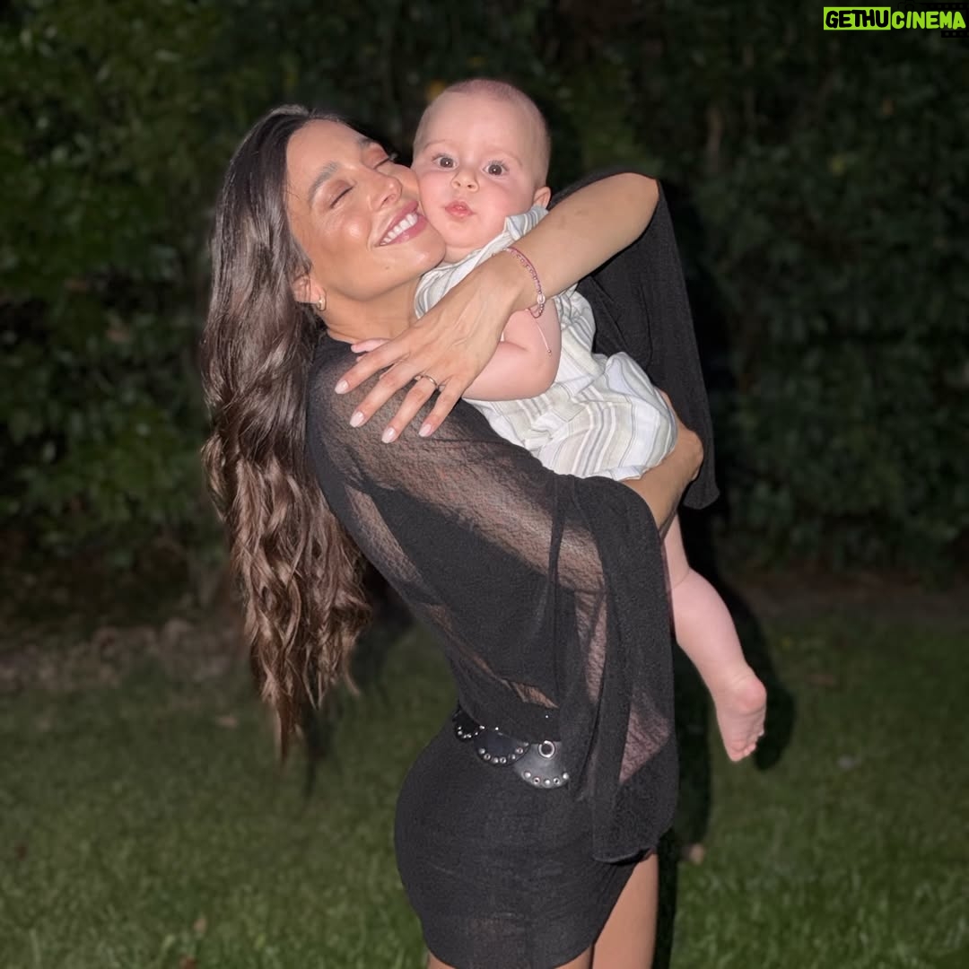 Sol Pérez - 118.1K Likes - 2025 gracias por TANTO ! 
En Abril conocí al amor de mi vida. Descubrí que lo que mejor me sale hacer es ser mamá. Tengo un hijo que es más de lo que siempre soñé, no puedo explicar lo que siento desde que llegó a nuestras vidas. 
Y a vos @guidotmazzoni te amo, sos mi mejor equipo, mi gran compañero y el mejor papá de este mundo. Cada día te admiro más ♥️ 
2026 sé que vas a venir lleno de cosas buenas. 
Les deseo a todos un muy lindo año… les doy las gracias por estar del otro lado acompañando. Me encanta leerlos y que compartamos este camino hermoso que es la vida ♥️🥹 ! 

FELIZ AÑO 🎊