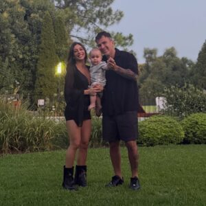 Sol Pérez Instagram - 2025 gracias por TANTO ! 
En Abril conocí al amor de mi vida. Descubrí que lo que mejor me sale hacer es ser mamá. Tengo un hijo que es más de lo que siempre soñé, no puedo explicar lo que siento desde que llegó a nuestras vidas. 
Y a vos @guidotmazzoni te amo, sos mi mejor equipo, mi gran compañero y el mejor papá de este mundo. Cada día te admiro más ♥️ 
2026 sé que vas a venir lleno de cosas buenas. 
Les deseo a todos un muy lindo año… les doy las gracias por estar del otro lado acompañando. Me encanta leerlos y que compartamos este camino hermoso que es la vida ♥️🥹 ! 

FELIZ AÑO 🎊