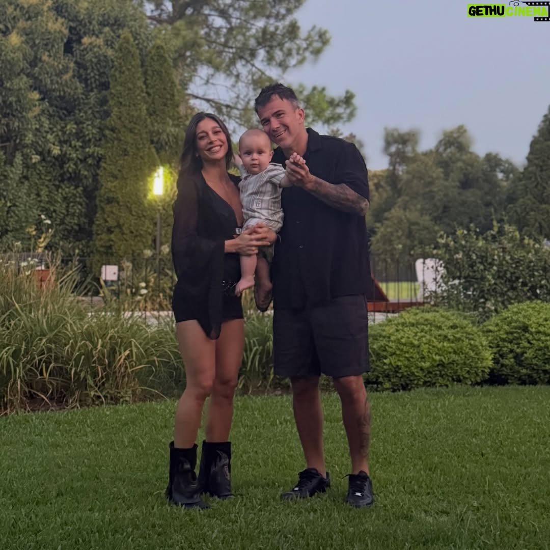 Sol Pérez - 118.1K Likes - 2025 gracias por TANTO ! 
En Abril conocí al amor de mi vida. Descubrí que lo que mejor me sale hacer es ser mamá. Tengo un hijo que es más de lo que siempre soñé, no puedo explicar lo que siento desde que llegó a nuestras vidas. 
Y a vos @guidotmazzoni te amo, sos mi mejor equipo, mi gran compañero y el mejor papá de este mundo. Cada día te admiro más ♥️ 
2026 sé que vas a venir lleno de cosas buenas. 
Les deseo a todos un muy lindo año… les doy las gracias por estar del otro lado acompañando. Me encanta leerlos y que compartamos este camino hermoso que es la vida ♥️🥹 ! 

FELIZ AÑO 🎊