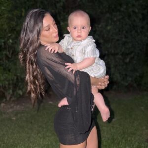 Sol Pérez Instagram - 2025 gracias por TANTO ! 
En Abril conocí al amor de mi vida. Descubrí que lo que mejor me sale hacer es ser mamá. Tengo un hijo que es más de lo que siempre soñé, no puedo explicar lo que siento desde que llegó a nuestras vidas. 
Y a vos @guidotmazzoni te amo, sos mi mejor equipo, mi gran compañero y el mejor papá de este mundo. Cada día te admiro más ♥️ 
2026 sé que vas a venir lleno de cosas buenas. 
Les deseo a todos un muy lindo año… les doy las gracias por estar del otro lado acompañando. Me encanta leerlos y que compartamos este camino hermoso que es la vida ♥️🥹 ! 

FELIZ AÑO 🎊