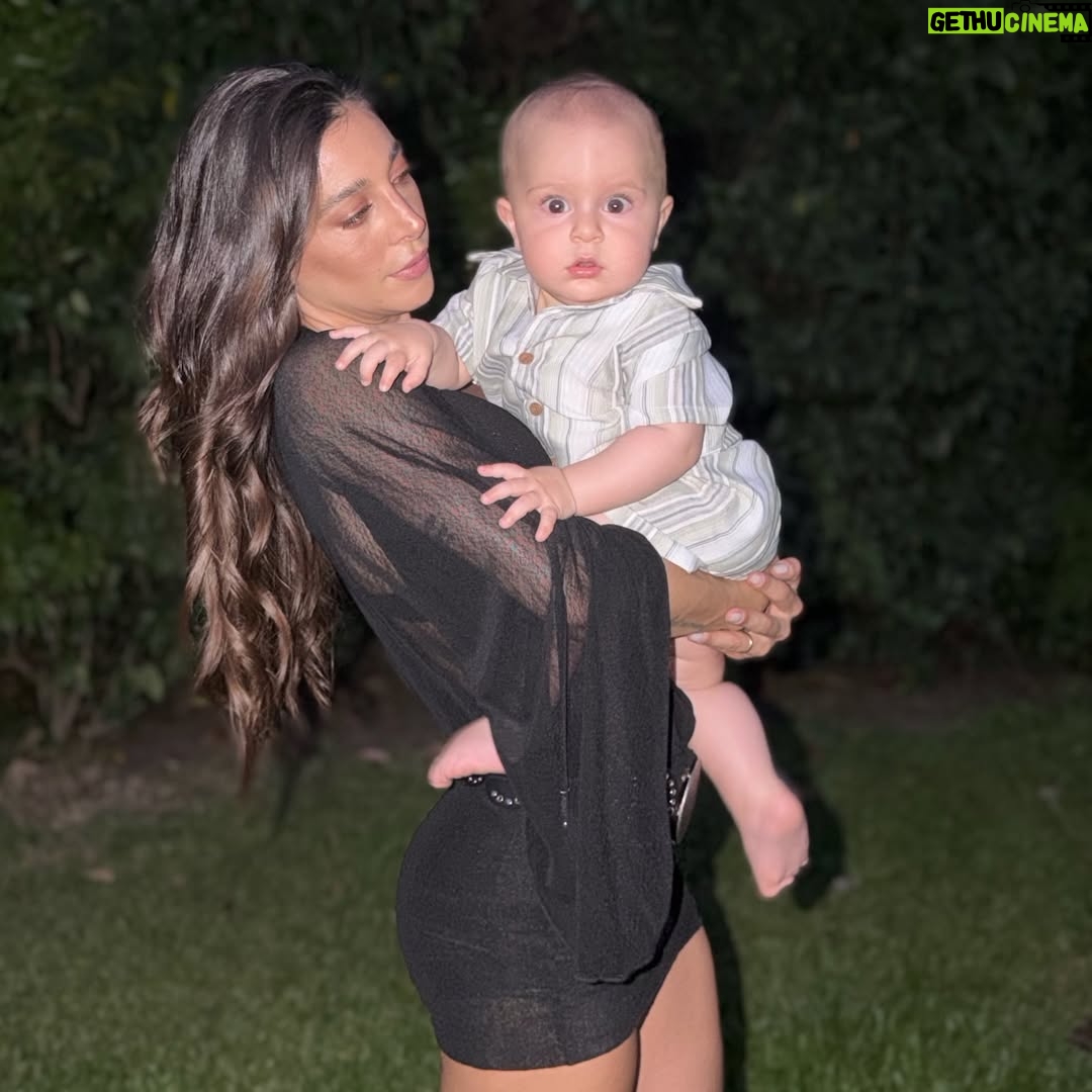 Sol Pérez - 118.1K Likes - 2025 gracias por TANTO ! 
En Abril conocí al amor de mi vida. Descubrí que lo que mejor me sale hacer es ser mamá. Tengo un hijo que es más de lo que siempre soñé, no puedo explicar lo que siento desde que llegó a nuestras vidas. 
Y a vos @guidotmazzoni te amo, sos mi mejor equipo, mi gran compañero y el mejor papá de este mundo. Cada día te admiro más ♥️ 
2026 sé que vas a venir lleno de cosas buenas. 
Les deseo a todos un muy lindo año… les doy las gracias por estar del otro lado acompañando. Me encanta leerlos y que compartamos este camino hermoso que es la vida ♥️🥹 ! 

FELIZ AÑO 🎊