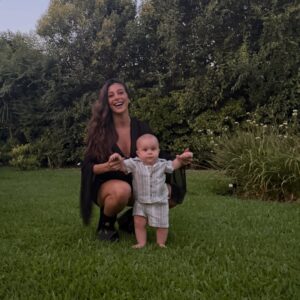 Sol Pérez Instagram - 2025 gracias por TANTO ! 
En Abril conocí al amor de mi vida. Descubrí que lo que mejor me sale hacer es ser mamá. Tengo un hijo que es más de lo que siempre soñé, no puedo explicar lo que siento desde que llegó a nuestras vidas. 
Y a vos @guidotmazzoni te amo, sos mi mejor equipo, mi gran compañero y el mejor papá de este mundo. Cada día te admiro más ♥️ 
2026 sé que vas a venir lleno de cosas buenas. 
Les deseo a todos un muy lindo año… les doy las gracias por estar del otro lado acompañando. Me encanta leerlos y que compartamos este camino hermoso que es la vida ♥️🥹 ! 

FELIZ AÑO 🎊