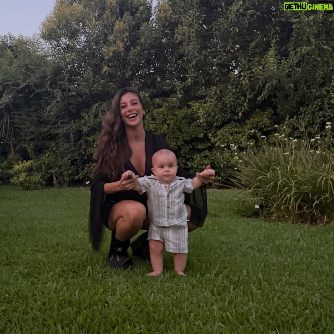 Sol Pérez - 118.1K Likes - 2025 gracias por TANTO ! 
En Abril conocí al amor de mi vida. Descubrí que lo que mejor me sale hacer es ser mamá. Tengo un hijo que es más de lo que siempre soñé, no puedo explicar lo que siento desde que llegó a nuestras vidas. 
Y a vos @guidotmazzoni te amo, sos mi mejor equipo, mi gran compañero y el mejor papá de este mundo. Cada día te admiro más ♥️ 
2026 sé que vas a venir lleno de cosas buenas. 
Les deseo a todos un muy lindo año… les doy las gracias por estar del otro lado acompañando. Me encanta leerlos y que compartamos este camino hermoso que es la vida ♥️🥹 ! 

FELIZ AÑO 🎊