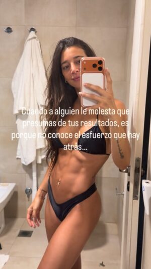 Sol Pérez Instagram - Volviendo de a poco 💪🏾🙌🏽 
Alguien más opina como yo?